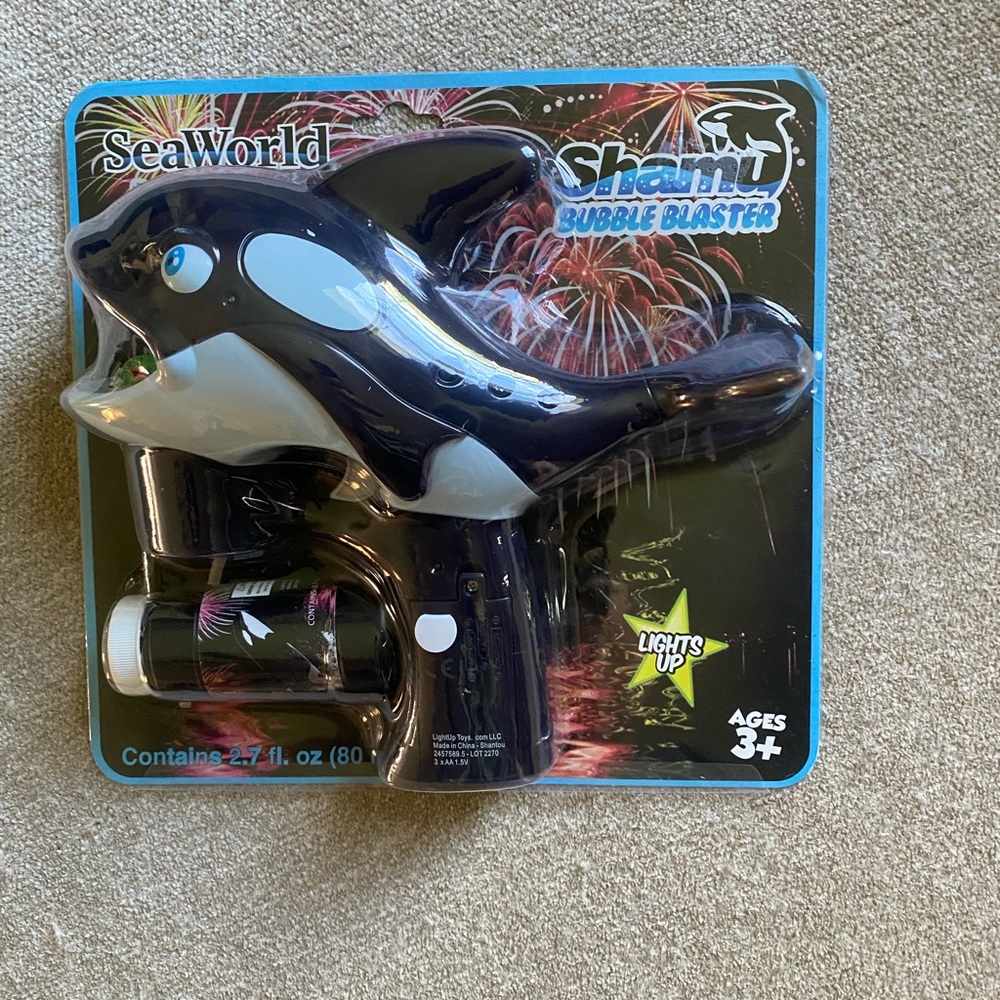 Sea World Shamu Bubble Blaster